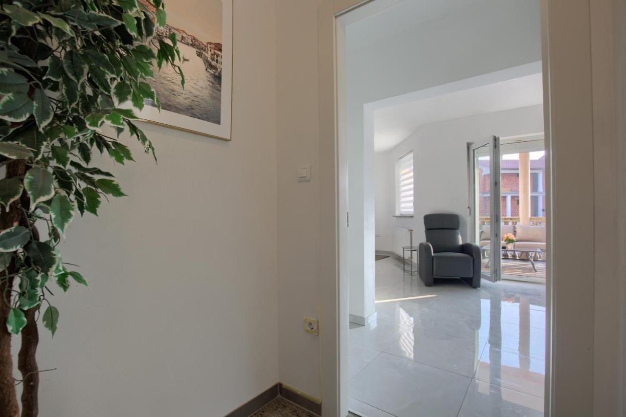 Apartment Vukadin Pula Exterior foto