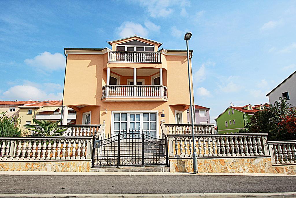 Apartment Vukadin Pula Exterior foto